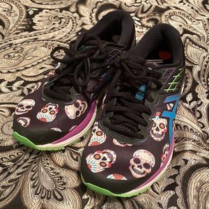 Asics Gel Cumulus 21 athletic shoes. Cute sugar skull pattern.